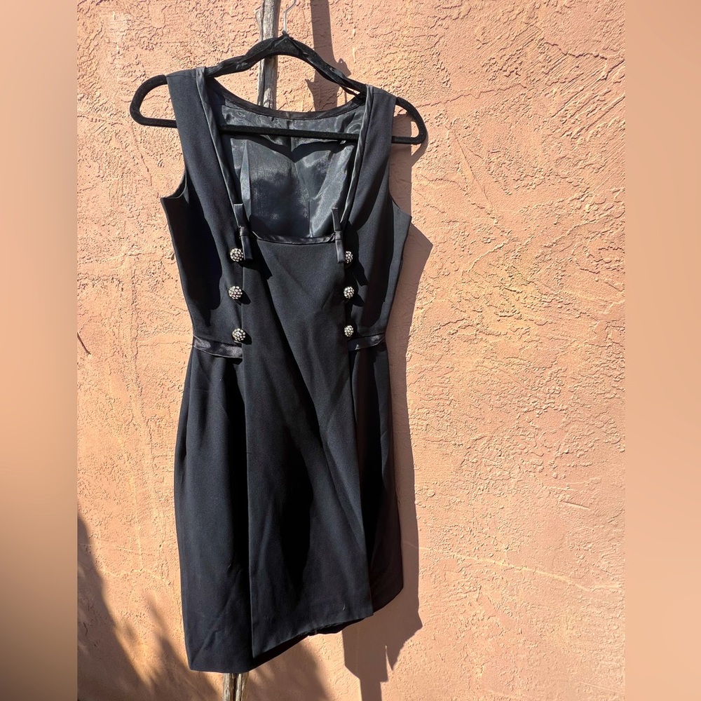 Elegant 1960s Black Sleeveless Dress With Rhinestone Sailor Button Back Bow Flap
